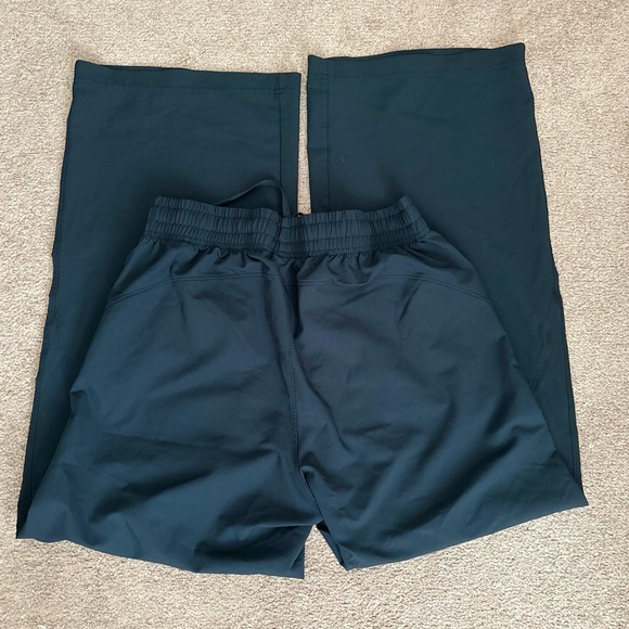 Under Armour Sportswear Woven WL Pant | Black | Medium - Picture 3 of 3